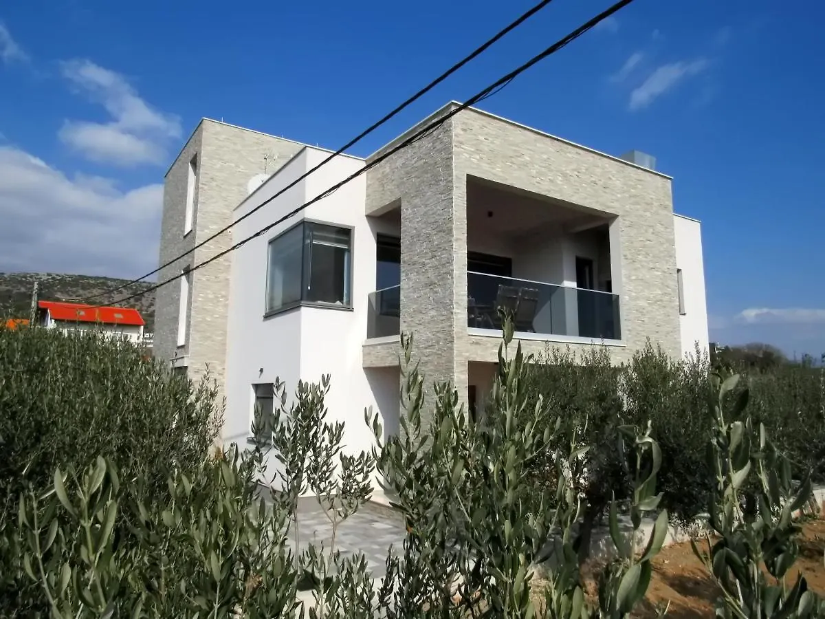 Olives Garden Apartment Trogir 0*,