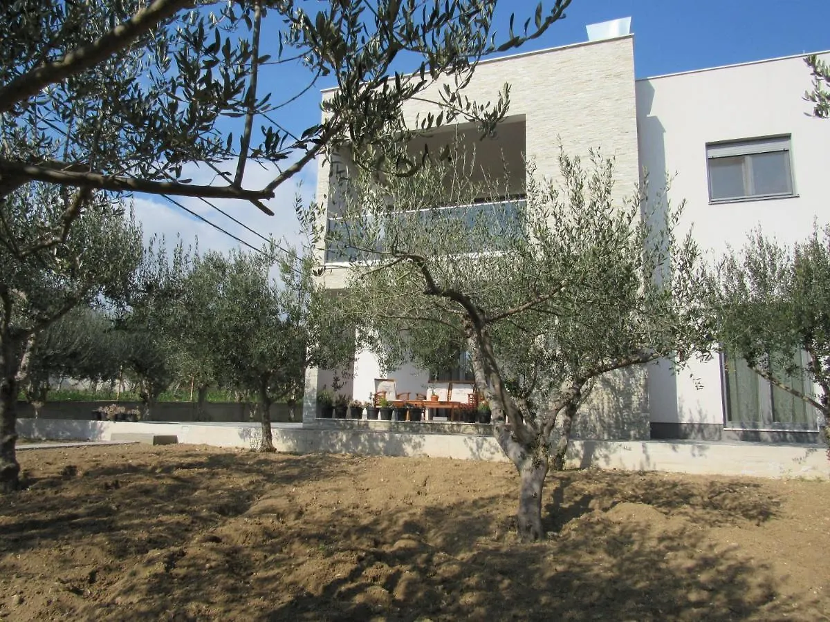 Olives Garden Apartment Trogir