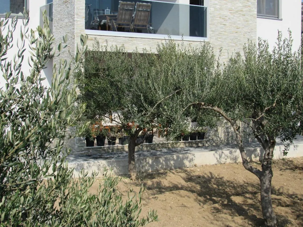 Olives Garden Apartment Trogir